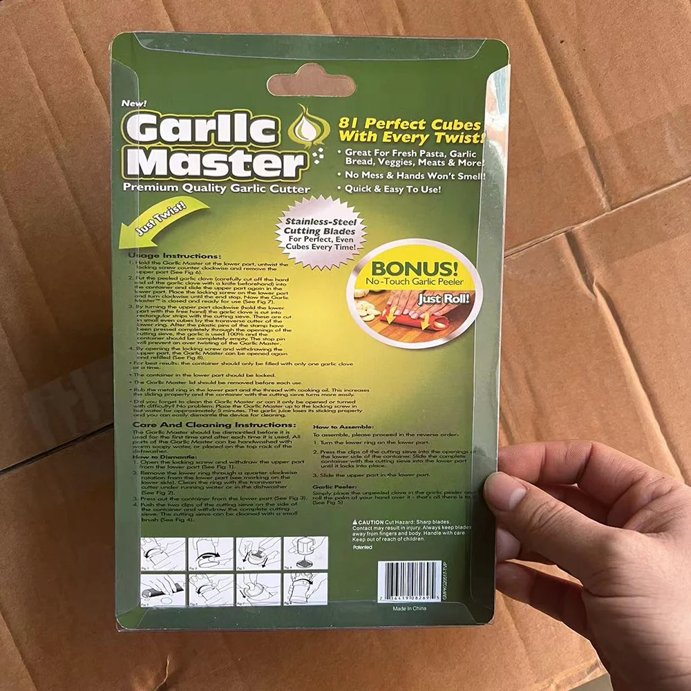 Kitchen garlic press for easy mincing, ergonomic design, easy to use and clean, perfect for adding flavor to your cookin — photo 2