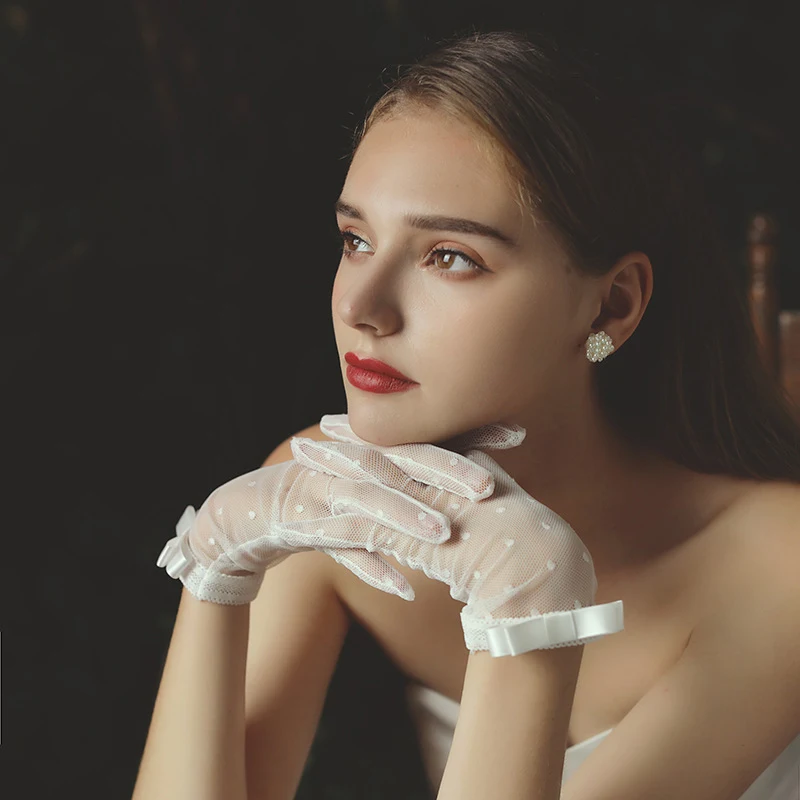 Luvas de noiva para casamento cetim elástico preto e branco Adicione elegância ao seu visual nupcial com estas luvas perfeitas para vestidos de noiva. Conforto e estilo. — foto 2