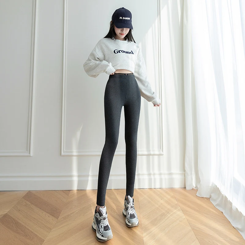 Plus size thread and velvet thick leggings, warm, comfortable, and perfect for winter wear, designed for a flattering an — photo 8