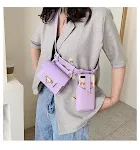 Bolsa transversal de peito moderna e estilosa. Design cruzado, ideal para transportar seus pertences com segurança e praticidade no dia a dia. — foto 14