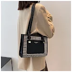Bolsa feminina xadrez de grande capacidade para trabalho e dia a dia. Elegância e espaço para suas necessidades diárias. — foto 16