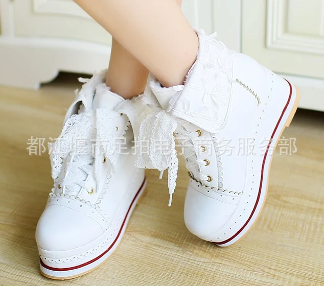 Botas de cano curto Foot Curb com cadarço, plataforma e bloco de cores, com cunha. Conforto e estilo para looks modernos e ousados. — foto 15