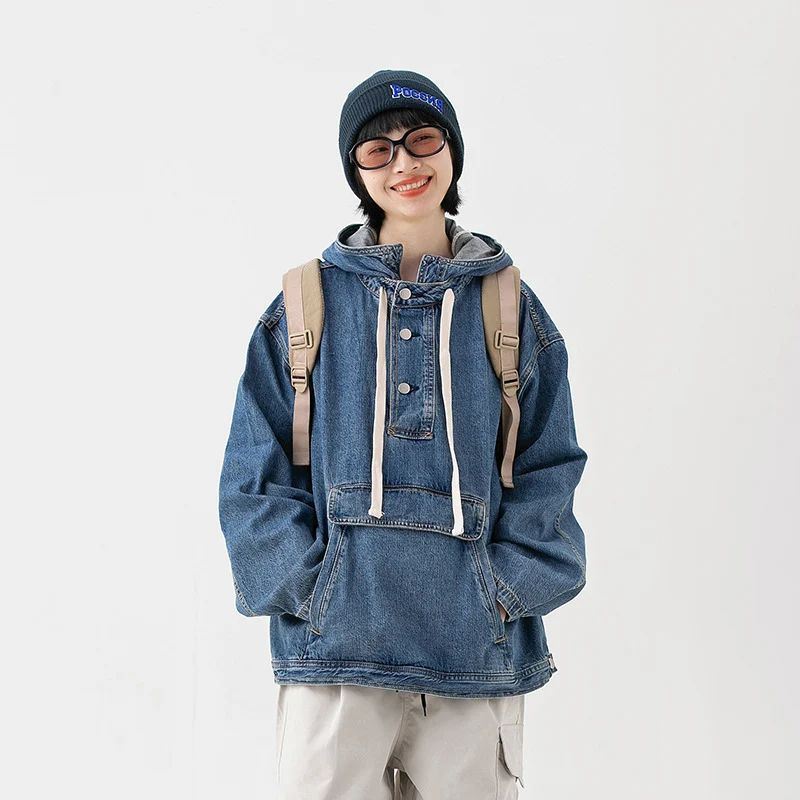 Moletom casual com capuz e lavagem em jeans. Perfeito para um visual descontraído e confortável. Ideal para o dia a dia com estilo. — foto 1