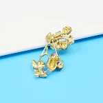 Broche Fashion Cute Chipmunk Cranberry, um toque adorável para sua roupa, ideal para quem ama esquilos e busca um acessório estiloso e charmoso — foto 1
