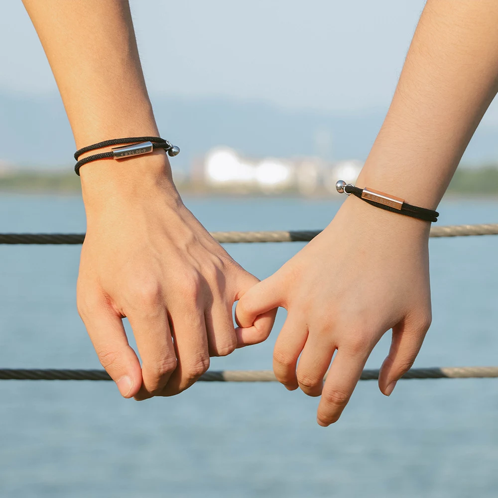 Title 8, Pulseira de casal magnética em aço inoxidável. ...