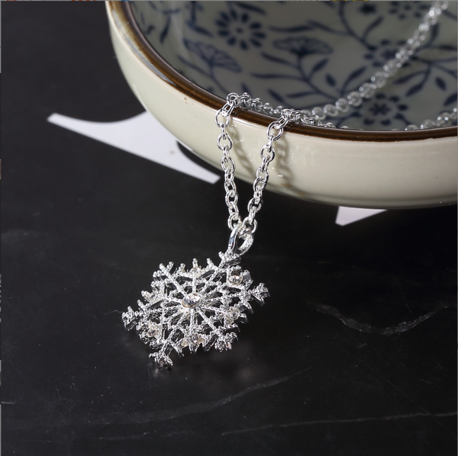 Colar coreano novo, estilo floco de neve com diamantes cravejados, ideal para adicionar elegância e brilho ao seu visual com um toque sofisticado. — foto 6