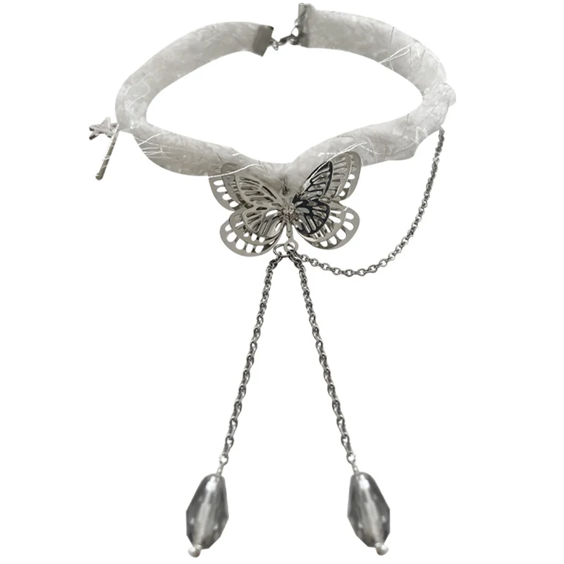 Colar choker de pelúcia branco, borboleta, gota d'água e pingente de tassel. Um acessório delicado e elegante para você. — foto 3