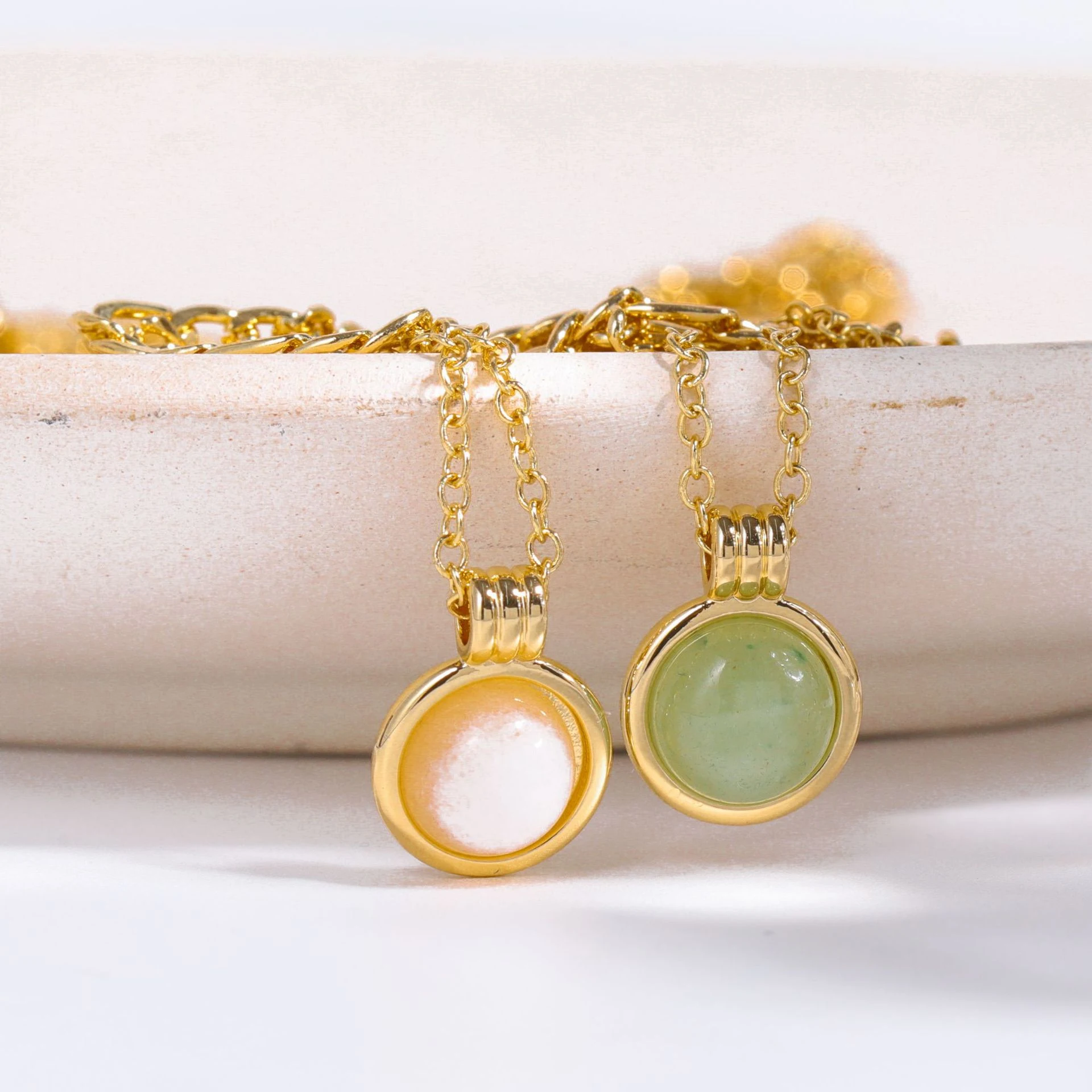 Colar de dupla camada com pedra natural aventurina verde. Aço titânio Figaro, elegante e durável. Joia semi preciosa. — foto 11