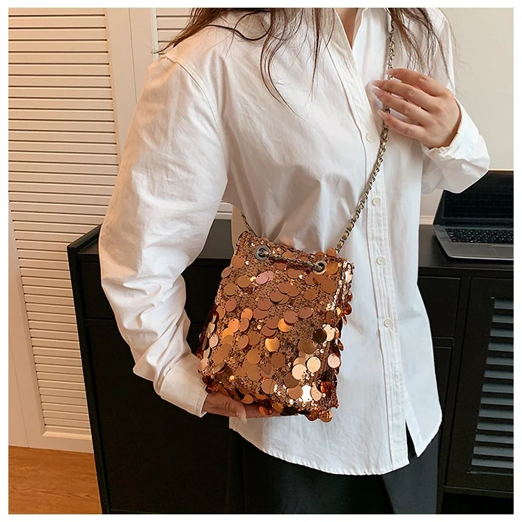 Bolsa de Corrente Chanel Estilo Portátil de um Ombro Leve e Elegante. Perfeita para carregar seus itens essenciais com conforto e sofisticação. — foto 20