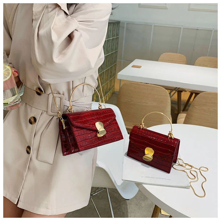 Bolsa com Trava para Maior Segurança Proteja seus pertences, viaje com tranquilidade e evite roubos com esta bolsa resistente e confiável com trava. — foto 2