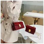 Bolsa com Trava para Maior Segurança Proteja seus pertences, viaje com tranquilidade e evite roubos com esta bolsa resistente e confiável com trava. — foto 2