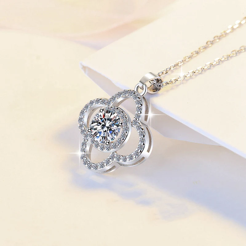 Colar pingente de moissanita em prata esterlina para mulheres. Design elegante e brilho deslumbrante, perfeito para qualquer ocasião. — foto 11