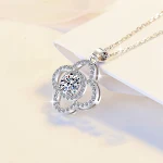 Colar pingente de moissanita em prata esterlina para mulheres. Design elegante e brilho deslumbrante, perfeito para qualquer ocasião. — foto 11
