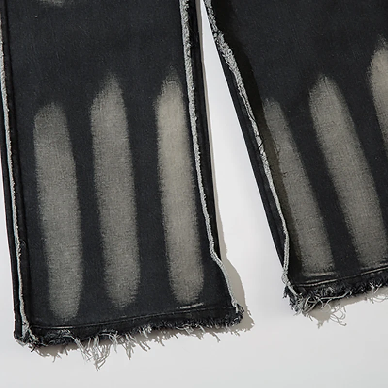 Jeans Punk para hombre con costuras deshilachadas a la moda. Consigue un look moderno y rebelde con estos pantalones vaqueros. — foto 6
