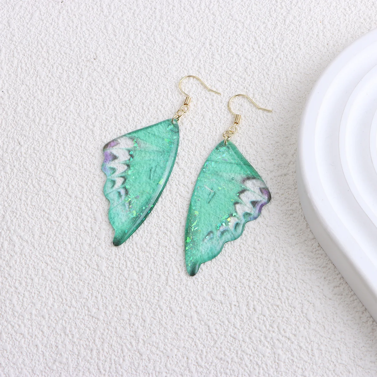 Brincos de asas de borboleta com design avançado para personalidade única. Eleve seu estilo e expresse sua individualidade com estas belas joias. — foto 14