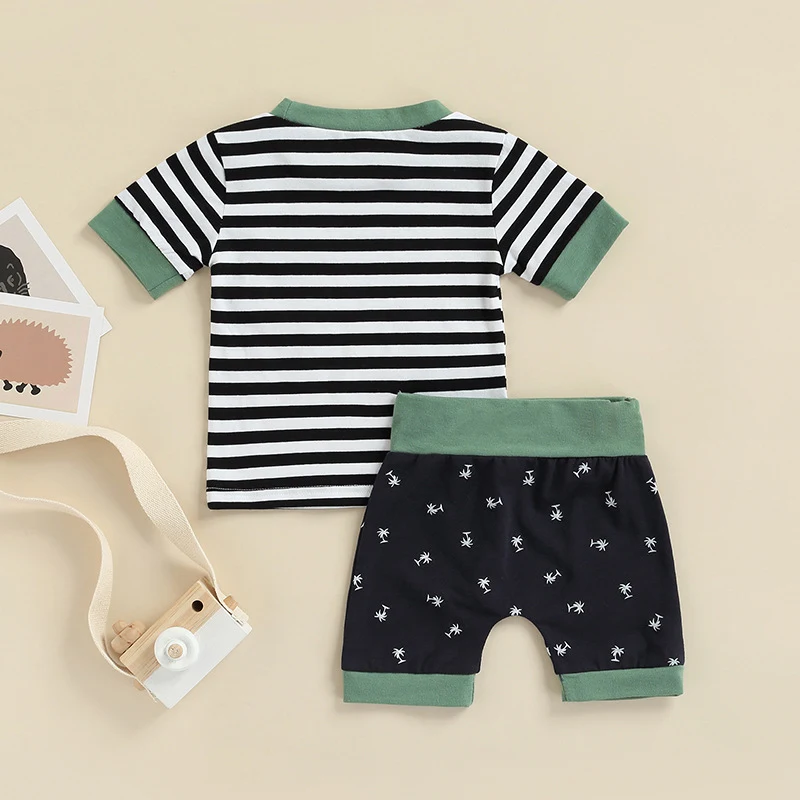 Conjunto de camiseta listrada de manga curta e shorts com estampa de coco, perfeito para um visual fresco e confortável no verão. — foto 9