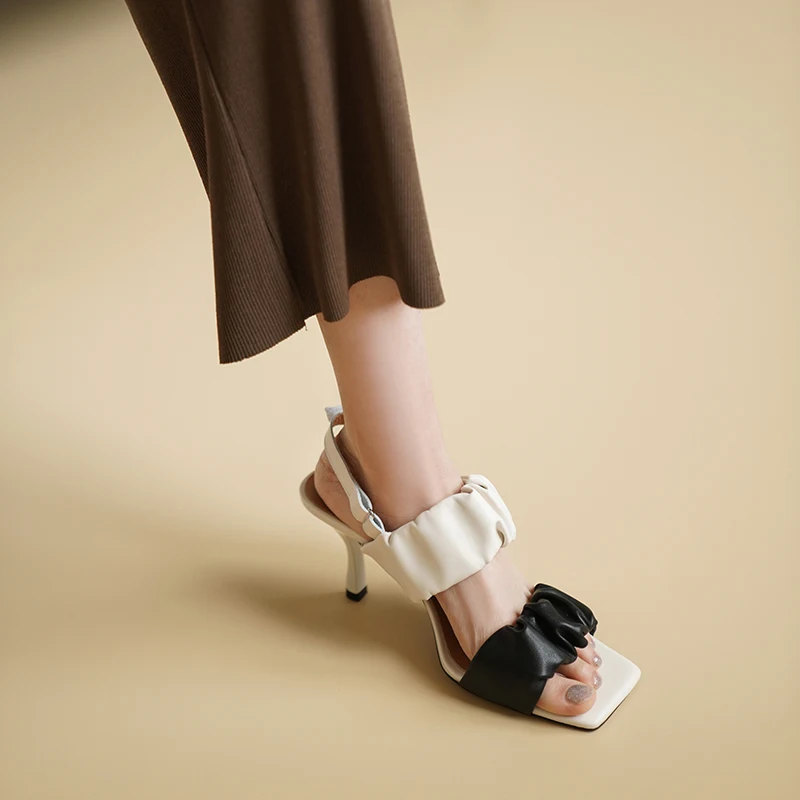 Hochwertige Sandalen mit Farbblock-Design, geknittertem Leder und Nischen-Optik. Für exklusiven Stil und hohen Tragekomfort. — foto 6