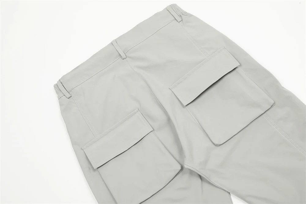Pantalones de hombre lisos con bolsillos holgados y decorativos. Comodidad y estilo casual para uso diario. Encuentra tu par perfecto. — foto 12
