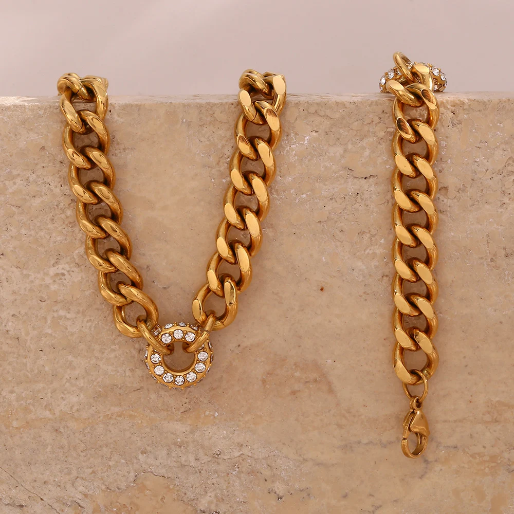 Pulseira Trendy Temperamental com corrente cubana de aço inoxidável e pingente de donut de zircônia. Ornamento estiloso e moderno. — foto 13