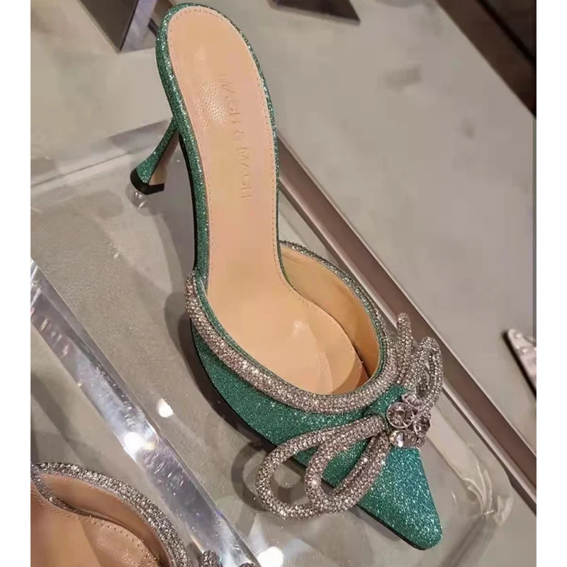 Ženske papuče sa štiklom, šiljatim vrhom i mrežicom, velike veličine, elegantne i udobne za leto. — foto 1