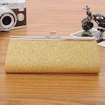 Portafoglio lungo con clip in metallo e catena creativa, una borsa tote elegante e funzionale per portare i tuoi oggetti essenziali con stile e sicurezza. — foto 8