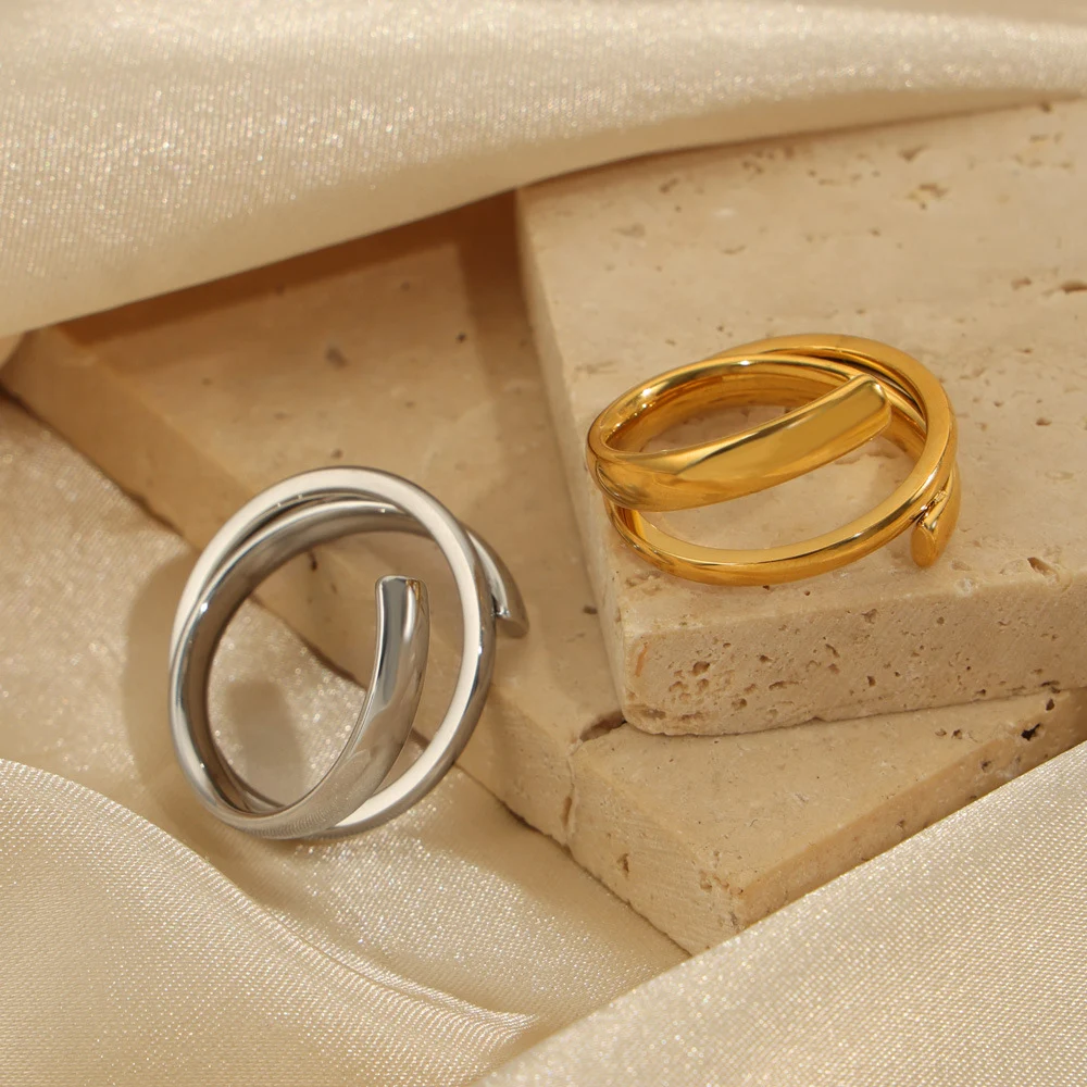 Anel banhado a ouro, design especial para pessoas com personalidade e estilo simples, que buscam um toque especial. — foto 3