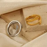 Anel banhado a ouro, design especial para pessoas com personalidade e estilo simples, que buscam um toque especial. — foto 3