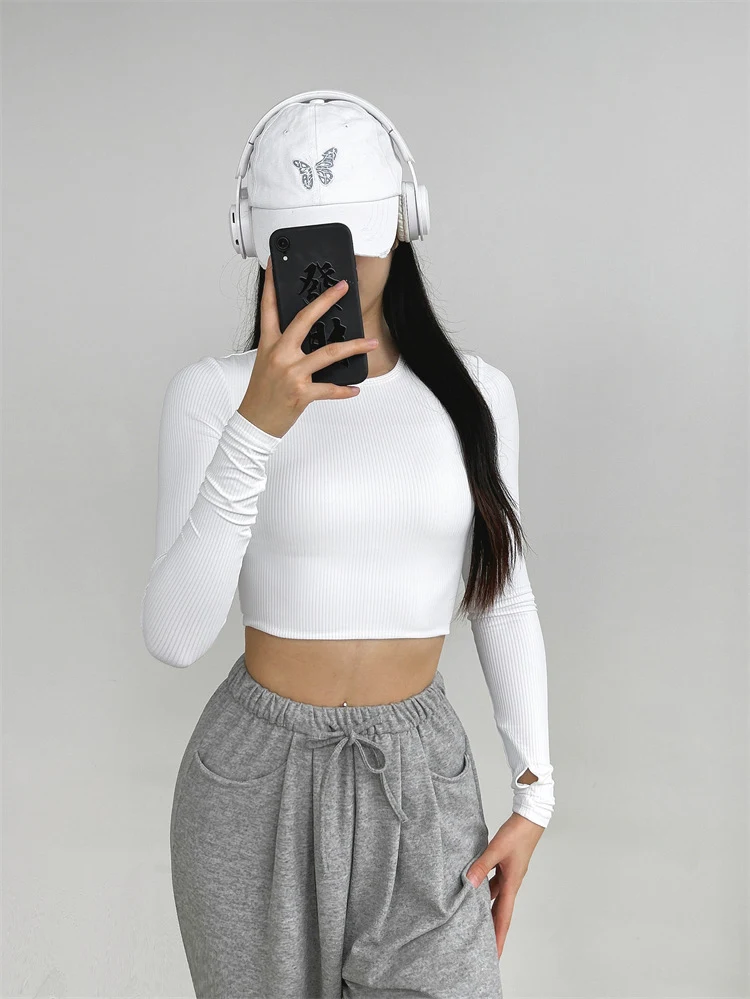 Quick-drying yoga pilates long sleeve shirt with chest pad. Designed for workouts, provides comfort and support during y — photo 2