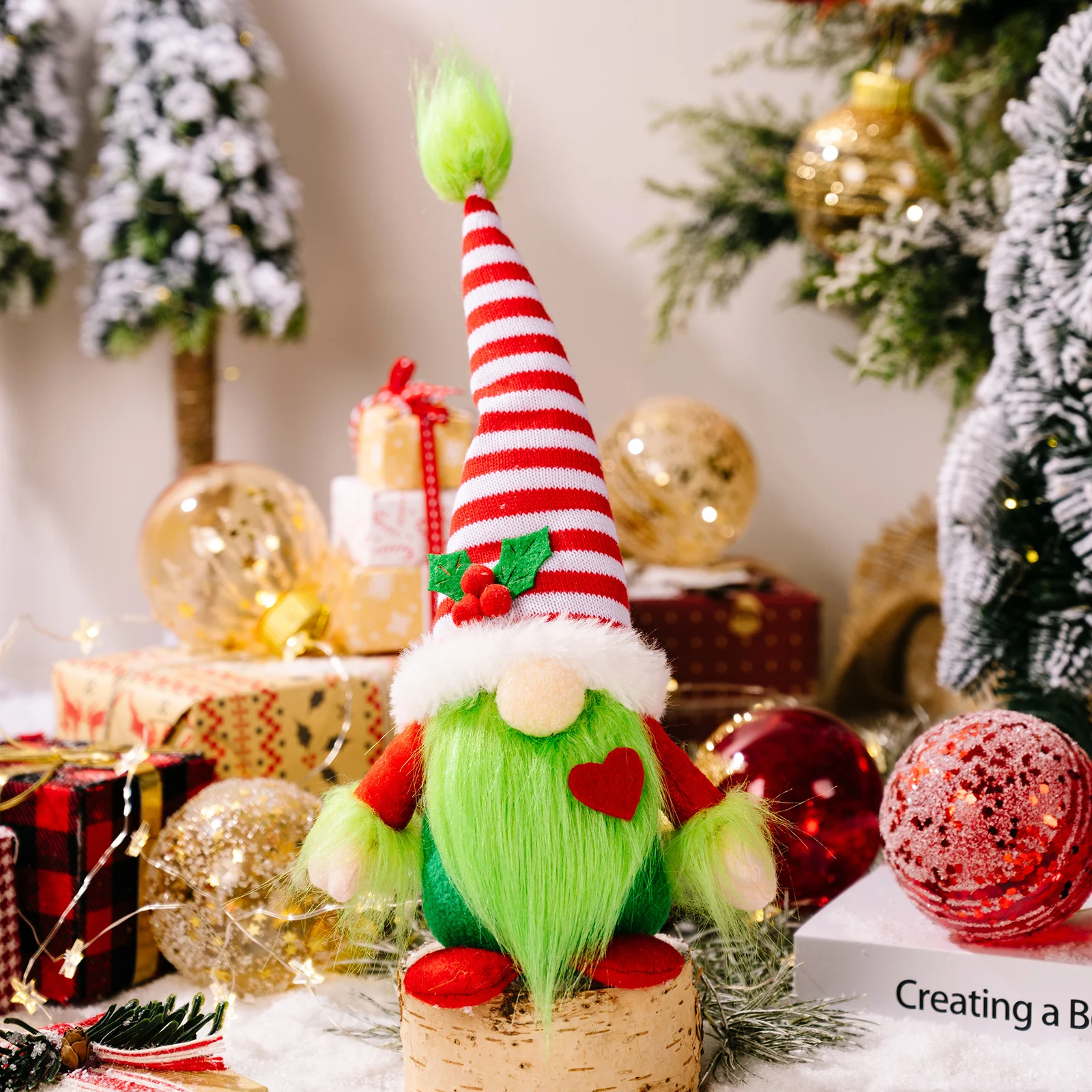 Decoração de vitrine de Natal com boneca sem rosto, ideal para criar um ambiente festivo e misterioso, perfeita para a temporada. — foto 15