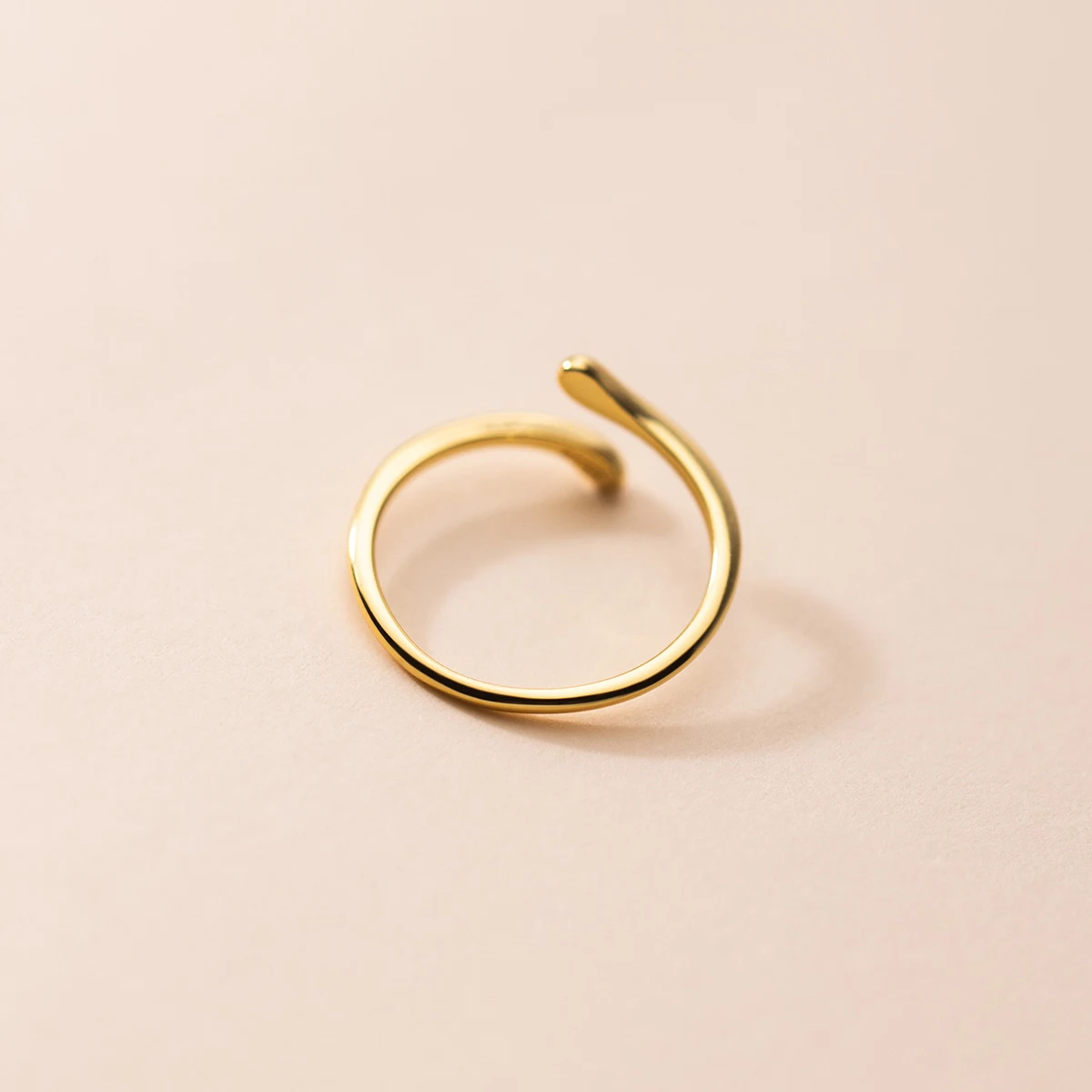 Anillo de línea brillante S925 de plata para mujer, elegante y moderno. Joyería fina, regalo perfecto para realzar cualquier atuendo y celebrar ocasiones especiales. — foto 6