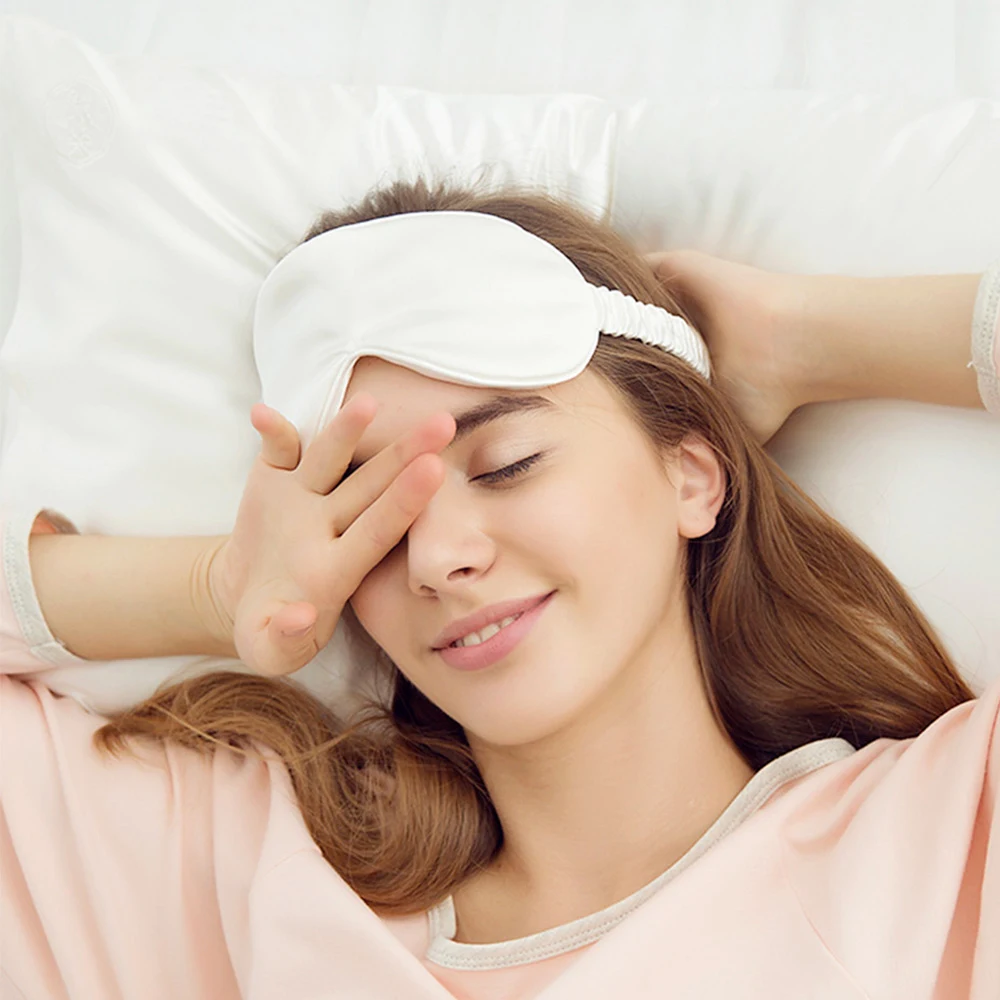 Máscara de olhos de seda dupla face para um sono tranquilo e reparador. Bloqueia a luz, proporciona conforto e melhora a qualidade do sono. — foto 9
