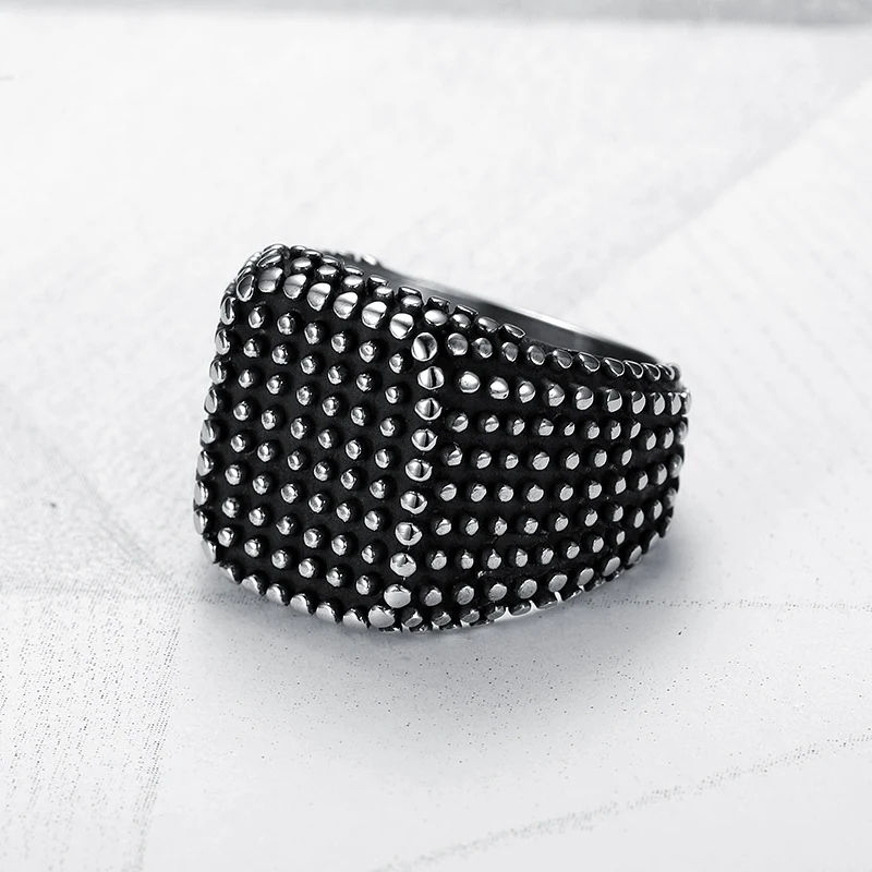 Anel Masculino Retrô Quadrado Preto com Pontos de Cânhamo, Personalidade Fashion, Design Vintage para um Visual Distinto e Sofisticado. — foto 1