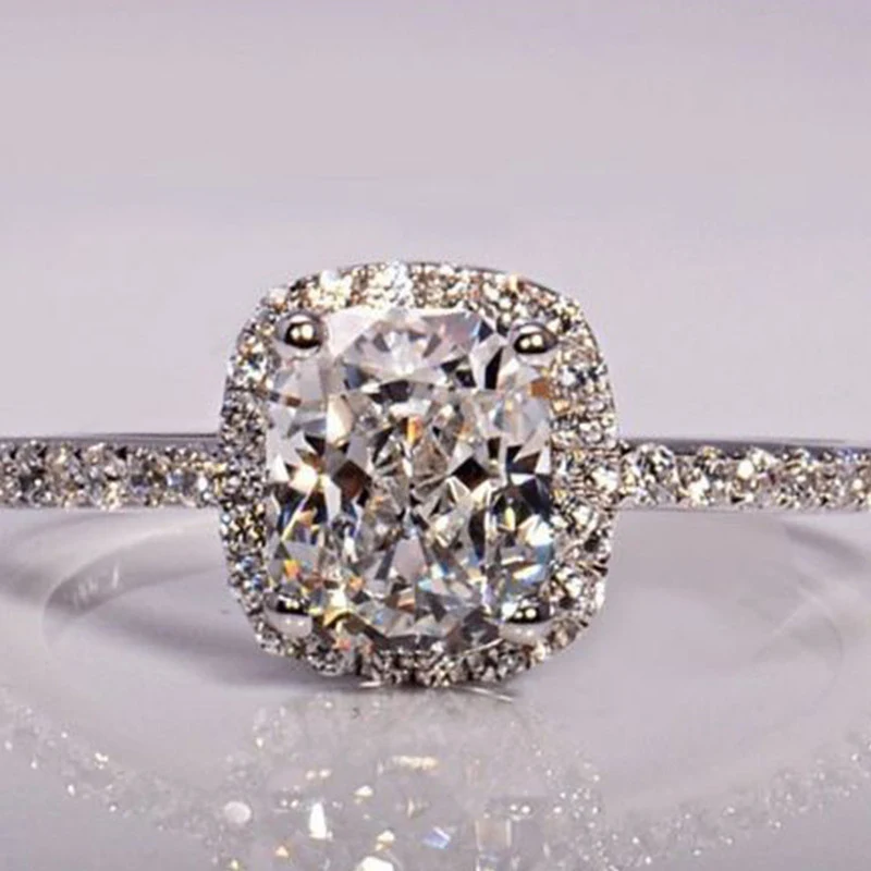 Anel de liga com diamante quadrado feminino, lindo e elegante, perfeito para realçar sua beleza e estilo. Ótimo presente para mulheres especiais. — foto 1