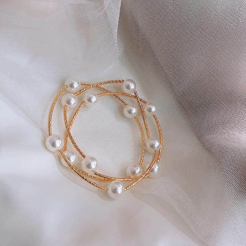 Pulseira de pérolas cruzadas multicamadas feminina, temperamento charmoso, acessório elegante, ideal para realçar sua beleza e estilo pessoal. — foto 6