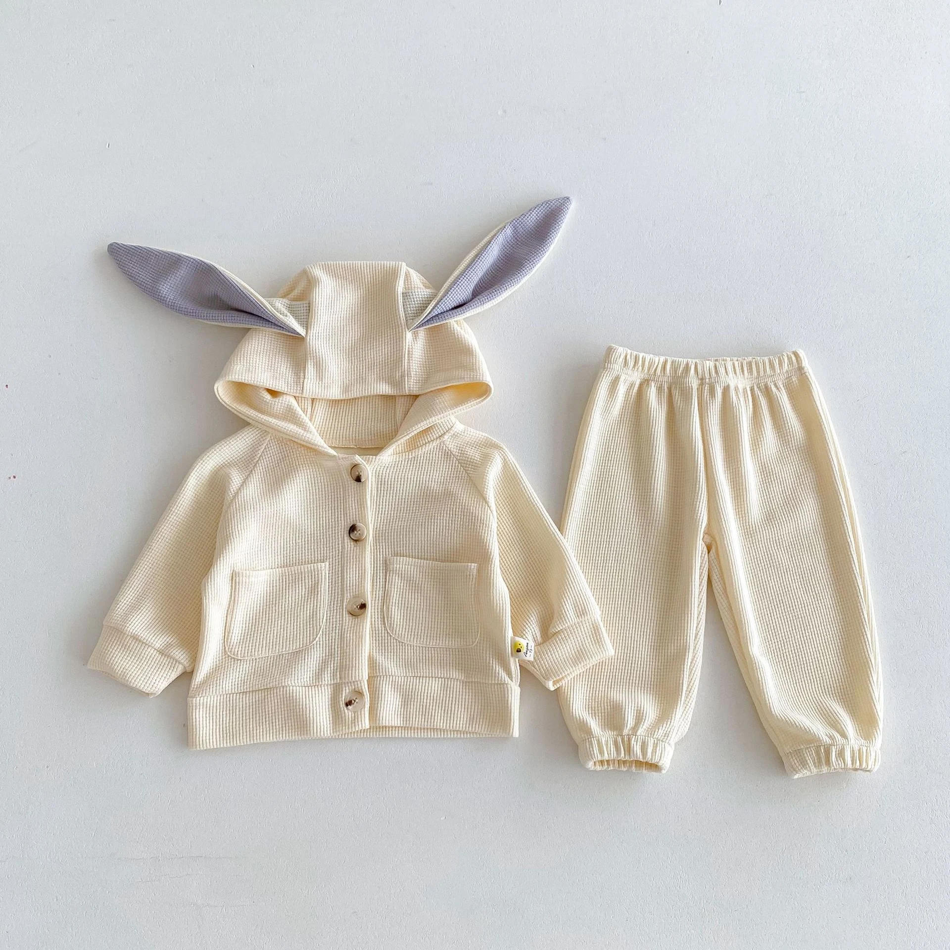 Conjunto de duas peças para meninas com casaco com capuz e orelhas de coelho e calças, quentinho e fofo, perfeito para o inverno. — foto 1