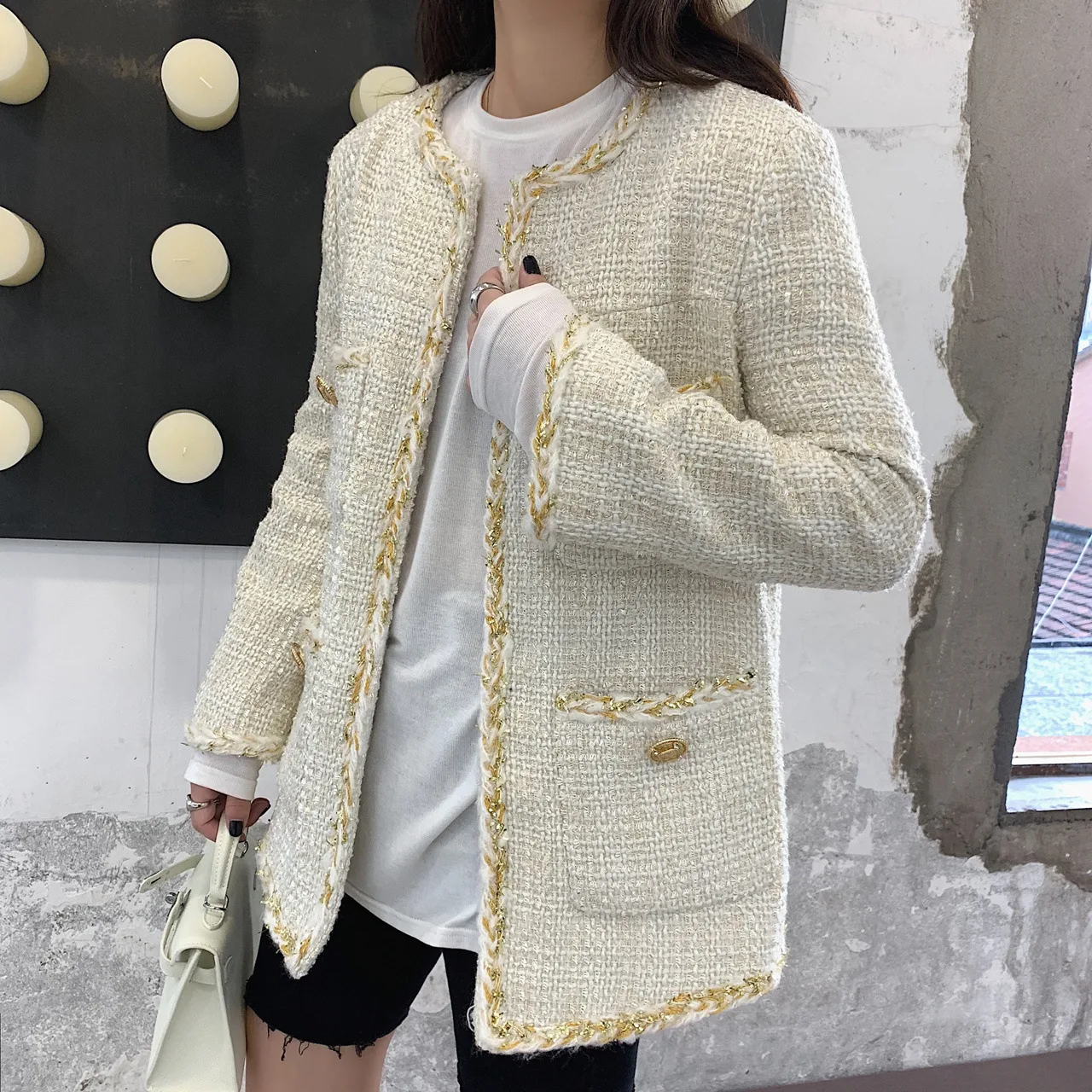 Title 1, Pocket round neck coat