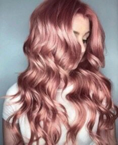 Peruca Amazon feminina, cabelo longo cacheado com ondas grandes, tingido médio, cobre o rosto, repara e dá volume, visual moderno. — foto 3