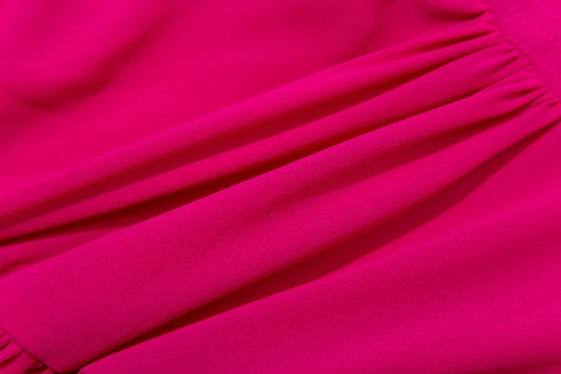 Lange mouwen jurk met riem voor dames. Stijlvol en comfortabel, perfect voor elke gelegenheid. Benadruk uw figuur en voel u geweldig. — foto 3