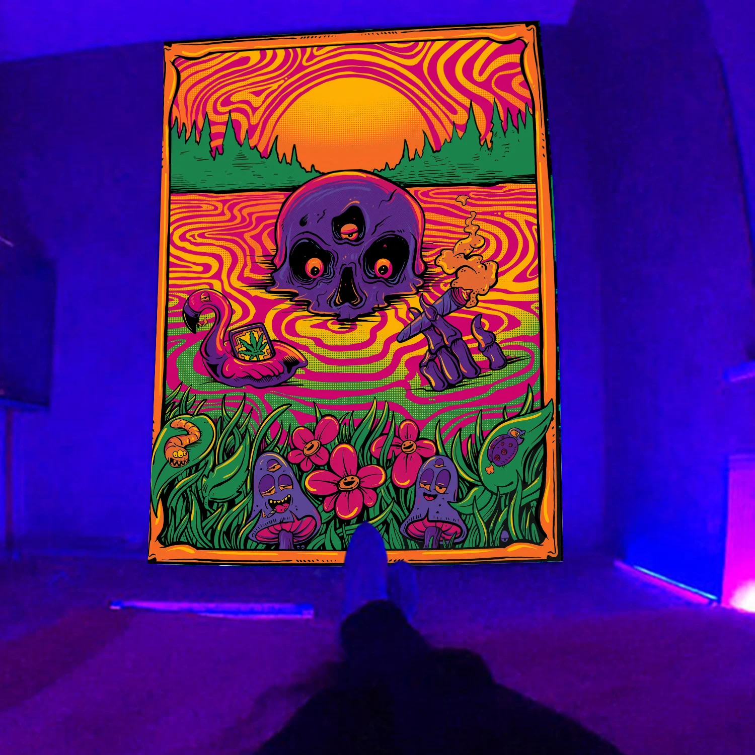 Tapeçaria Fluorescente Esqueleto Cogumelo Astronauta Decore Seu Espaço com Arte Cósmica e Brilho Sob Luz Negra — foto 2