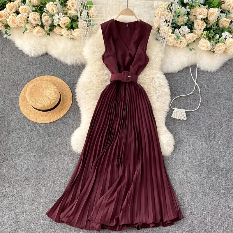Travel Shot Waist-Necked Dress featuring a gentle wind design. Experience stylish comfort during your travels, perfect f — photo 5