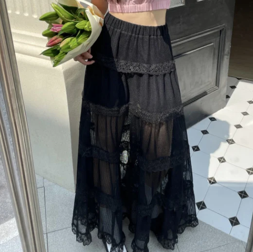 Saia de malha ligeiramente transparente com cintura alta, costura de renda e efeito emagrecedor, ideal para um look elegante. — foto 6