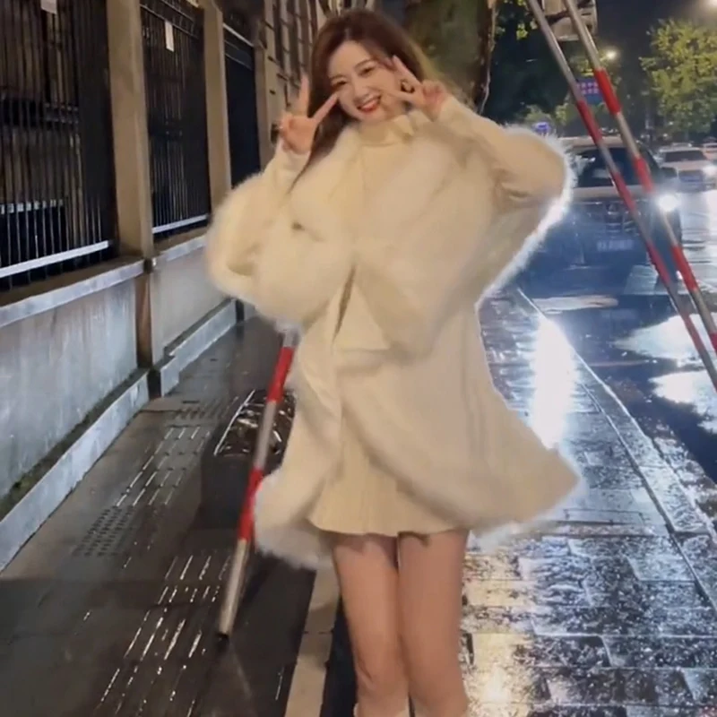 Title 3, Fox fur big collar knitted cape coat, a warm an...