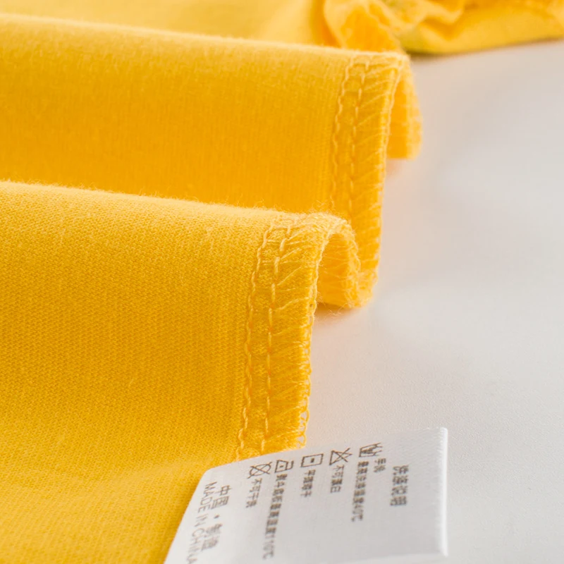 Nieuwe korte mouwen T-shirt voor jongens in de zomer. Comfortabel en ademend, ideaal voor warm weer en actief spelen. — foto 1