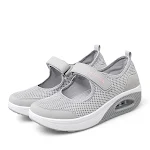 Tênis de corrida feminino com malha para atividades ao ar livre. Leve e respirável, ideal para corridas, treinos e caminhadas com conforto e estilo. — foto 1