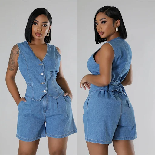 Title 2, Completo shorts in denim da donna senza maniche...