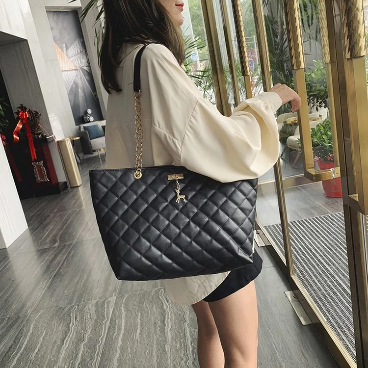 Eén-schouder Messenger Bag met geborduurde draad ruit ketting grote tas voor het stijlvol en gemakkelijk meenemen van al je essentials. — foto 5