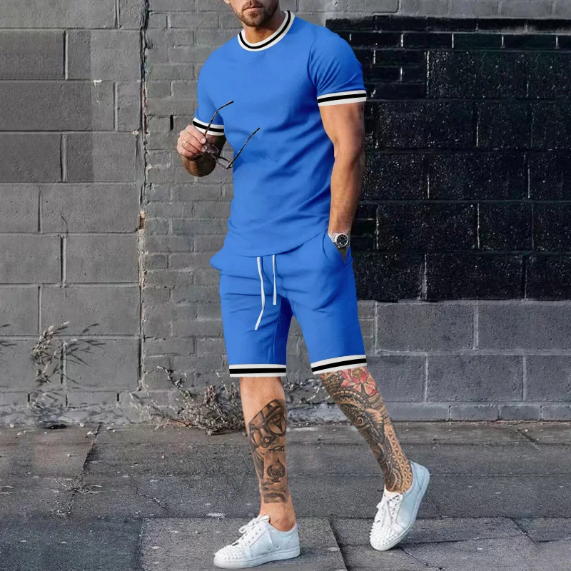 Conjunto masculino com camiseta de manga curta e shorts, ideal para o verão. Conforto e respirabilidade para o dia a dia, esportes e lazer. — foto 2