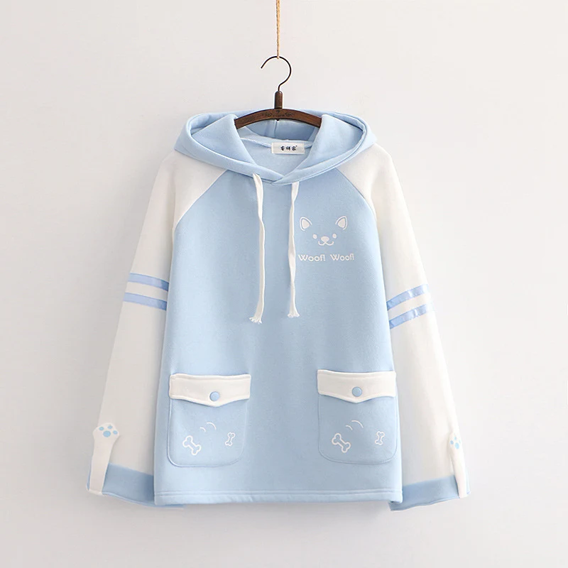 Jaqueta com capuz e mangas compridas estilo universitário. Conforto e estilo combinados para te manter aquecido e com visual moderno em diversas situações. — foto 4