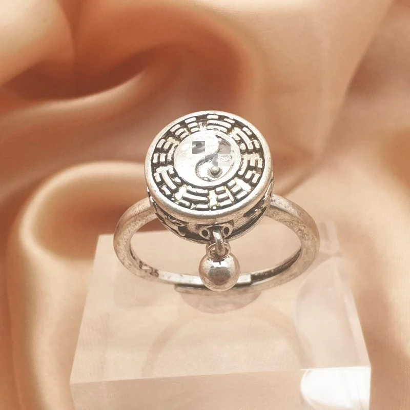 Title 11, Vintage emaille draaiende ring met zes woorden ...