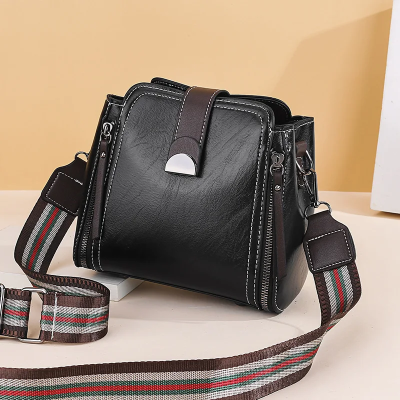 Title 5, Retro Foreign Style One Shoulder Retro Lady Lar...